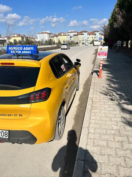 B Otomatik Araba Ehliyeti görseli