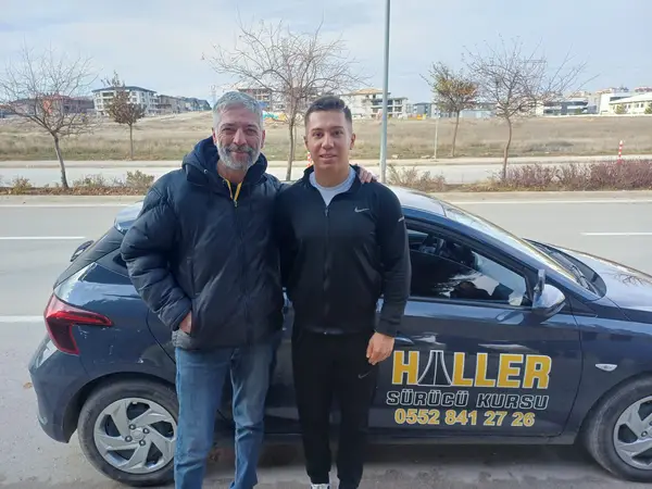 Kursiyer ve eğitmen – ehliyet süreci